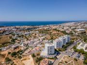 Apartamento T1 com Vista Parcial de Mar, Elevador e Garagem