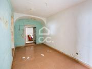 Apartamento T1 de Rés do Chão em Edifício Centenário...