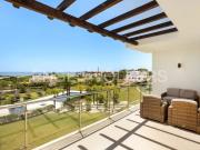 Apartamento T1 de último piso com vista mar a 600m da praia