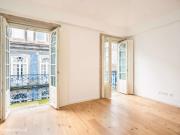 Apartamento T1 duplex com varanda na Baixa do Porto
