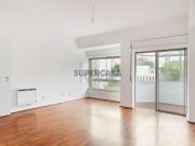 APARTAMENTO T1 EM CAMPOLIDE: ESPAÇO, LUZ E CONFORTO NUM...