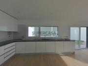 Apartamento T1, localizado em Santo António dos Cavaleiros