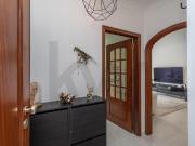 Apartamento T1 luminoso, com duas frentes e varandas, em...