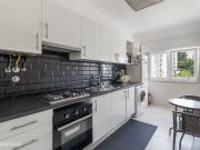 Apartamento T1 na Rua Damio de Gis, 18