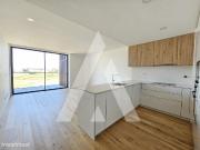 Apartamento T1 novo com bastante luz natural na Forca