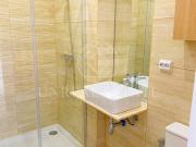 Apartamento T1, para arrendamento, localizado no 1 piso,...