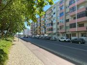 Apartamento T1 para Remodelação – Praça do Brasil, Setúbal