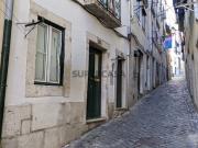 Apartamento T1 para renovação no coração de Alfama em Lisboa