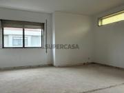 Apartamento T1 para renovar Constituição Para Investidores