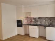 Apartamento T1 remodelado, com arrecadação