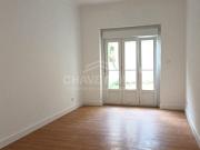 Apartamento T1 remodelado na cave com logradouro em...