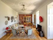 Apartamento T2+1, com varanda, na Praça D.Luis, Lisboa