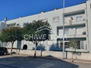 Apartamento T2 c/ Logradouro em Canelas