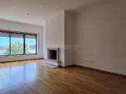 Apartamento T2 com 126m², Arrecadação e Estacionamento –...