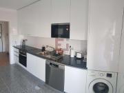 Apartamento T2 com 1 suíte, varanda e garagem, bem...