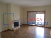 Apartamento T2 com 2 wc's em Canelas