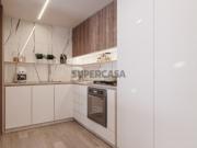 Apartamento T2 com ampla varanda e garagem para dois carros