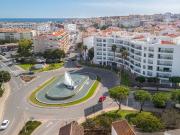 Apartamento T2 com amplas varandas e acesso a terraço...