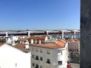 Apartamento T2, com estacionamento, em Alcântara, Lisboa