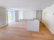 Apartamento T2 com estacionamento junto à Av. Liberdade