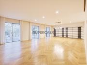 Apartamento T2 com estacionamento na Avenida da...