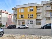 Apartamento T2 com Garagem Box, Estacionamento e...