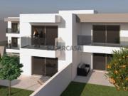 Apartamento T2, com garagem e arrecadação