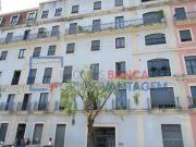 Apartamento T2 com garagem e arrumos