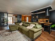 Apartamento T2 com garagem, mobilado, em Casal de Cambra...