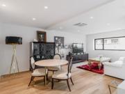 Apartamento T2 com garagem, nas Avenidas Novas, Lisboa