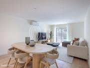 Apartamento T2 com garagem, no Conde Redondo, em Lisboa