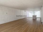 Apartamento T2, com garagem, no Condomínio Atelier, Lisboa