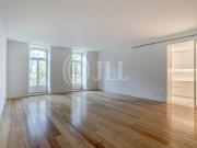 Apartamento T2 com garagem, no Liberdade 203, em Lisboa