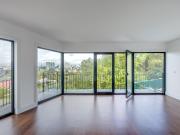 Apartamento T2 com garagem, perto das Amoreiras, Lisboa