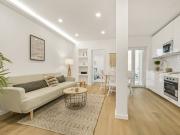 Apartamento T2 com logradouro em Moscavide