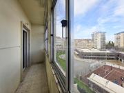 Apartamento T2 com marquise, em Benfica