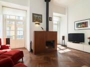 Apartamento T2 com móveis para arrendamento no Chiado