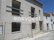 Apartamento T2 com Pátio a nível do R/C no centro de Peniche