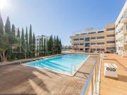 Apartamento T2 com Piscina e Garagem em Condomínio no...