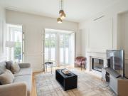 Apartamento T2 com terraço e estacionamento, em Lisboa