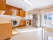 Apartamento T2 com Terraço e Garagem no centro de Almeirim