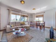 Apartamento T2 com terrao em Paos de Brando, SMF