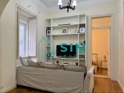 Apartamento T2, com traços clássicos, Santa Maria Maior