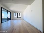Apartamento T2 com varanda, arrecadao e estacionamento...