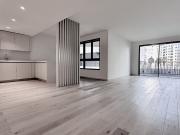 Apartamento T2 com varanda, arrecadao e estacionamento...