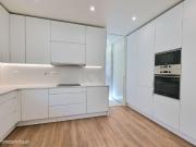 Apartamento T2, com varanda, com garagem em arroios