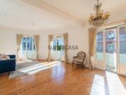 Apartamento T2 com varanda e elevador em Campo de Ourique