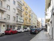 Apartamento T2 com varanda e equipado em prédio com...