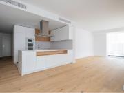 Apartamento T2, com varanda e estacionamento, em Lisboa