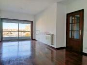 Apartamento T2 com varanda e garagem em S. Pedro da...